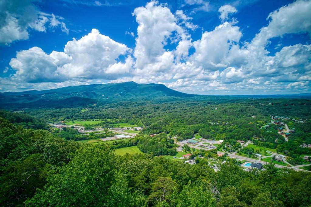 Suite Sensations, Hot Tub, Pool Table, 1089 Free Tickets Each Paid Day, Dollywood And More Pigeon Forge Eksteriør bilde