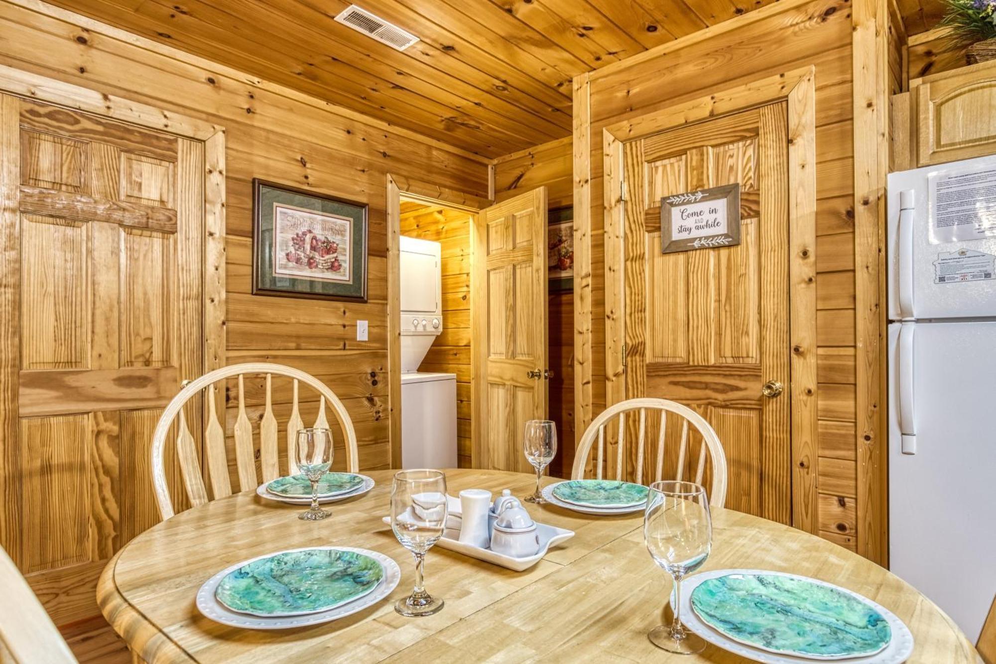 Suite Sensations, Hot Tub, Pool Table, 1089 Free Tickets Each Paid Day, Dollywood And More Pigeon Forge Eksteriør bilde
